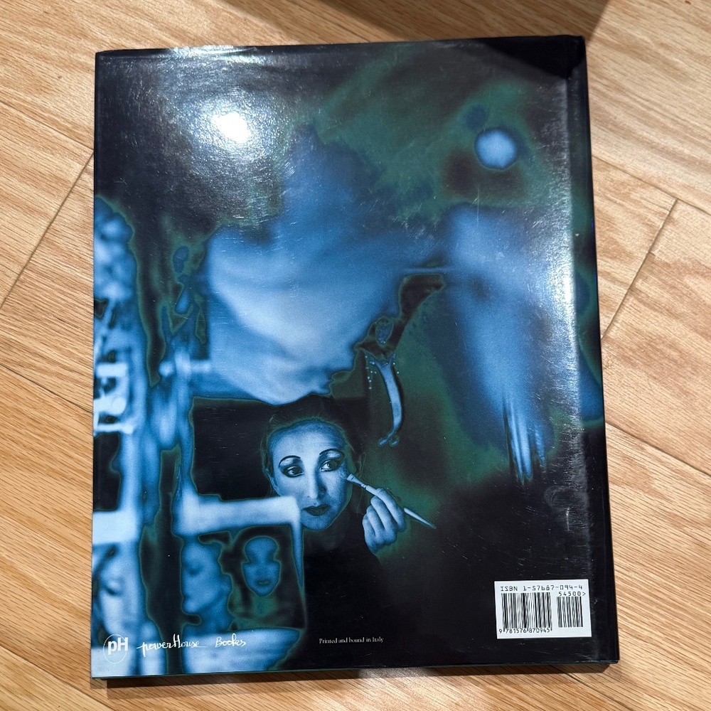 'O' Cirque du Soleil at Bellagio | Rare & Out of Print | 136 Pages - Picture 2 of 2